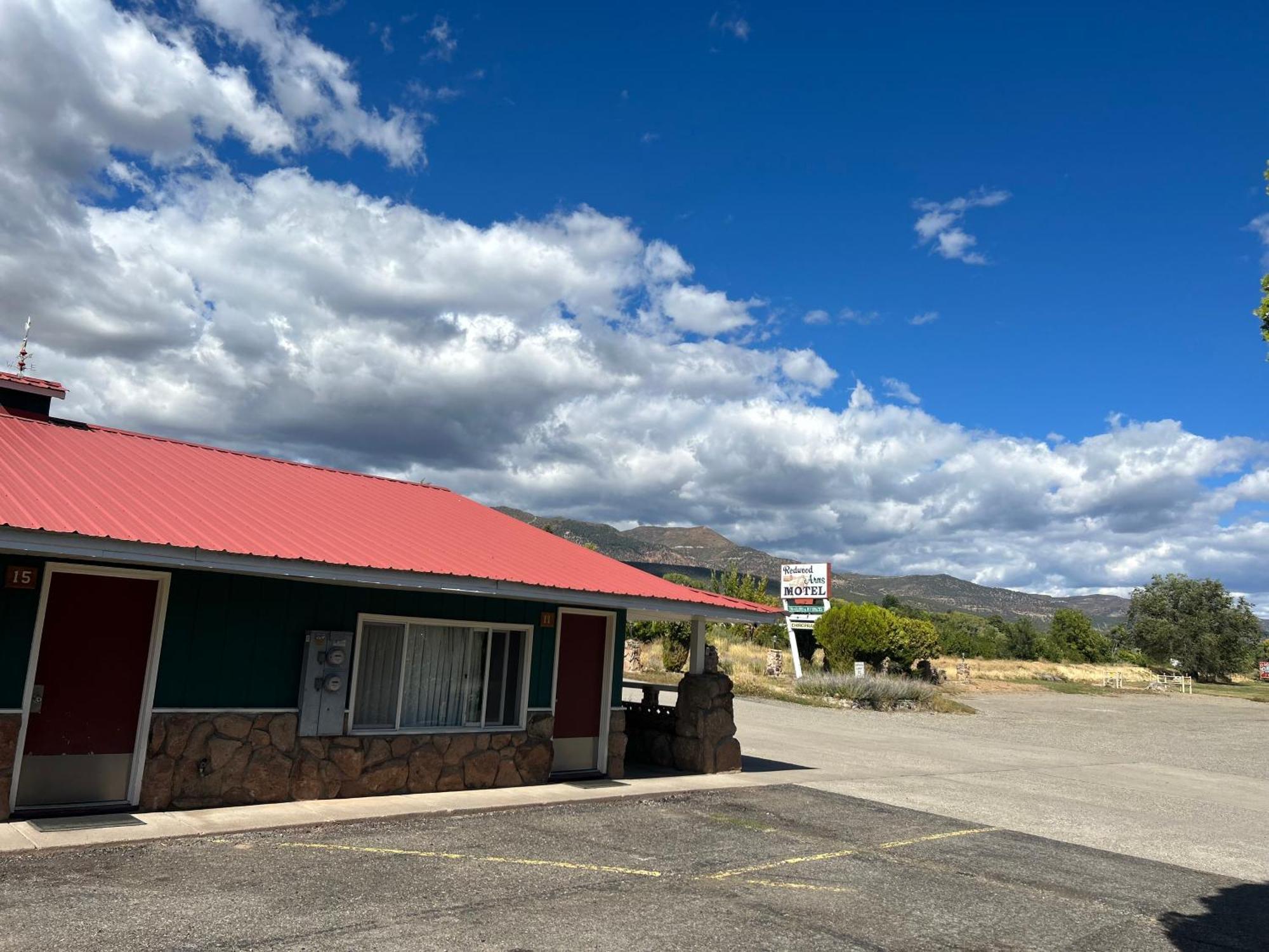 Redwood Arms Motel Paonia Bagian luar foto
